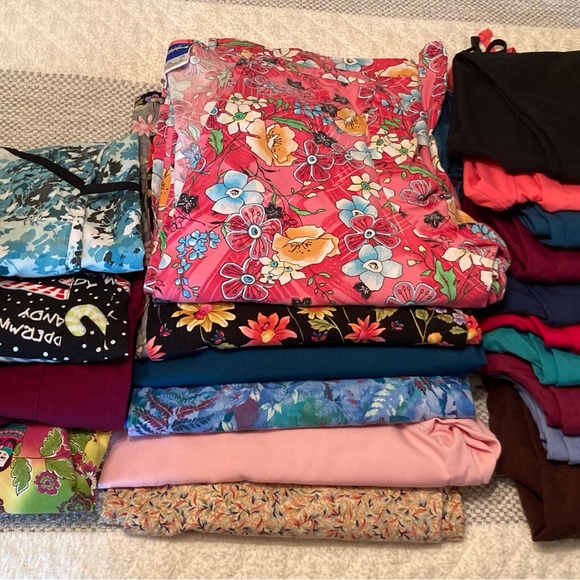 Scrub Bundle - Picture 2 of 4